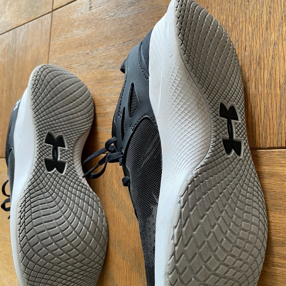 Women sports sneakers